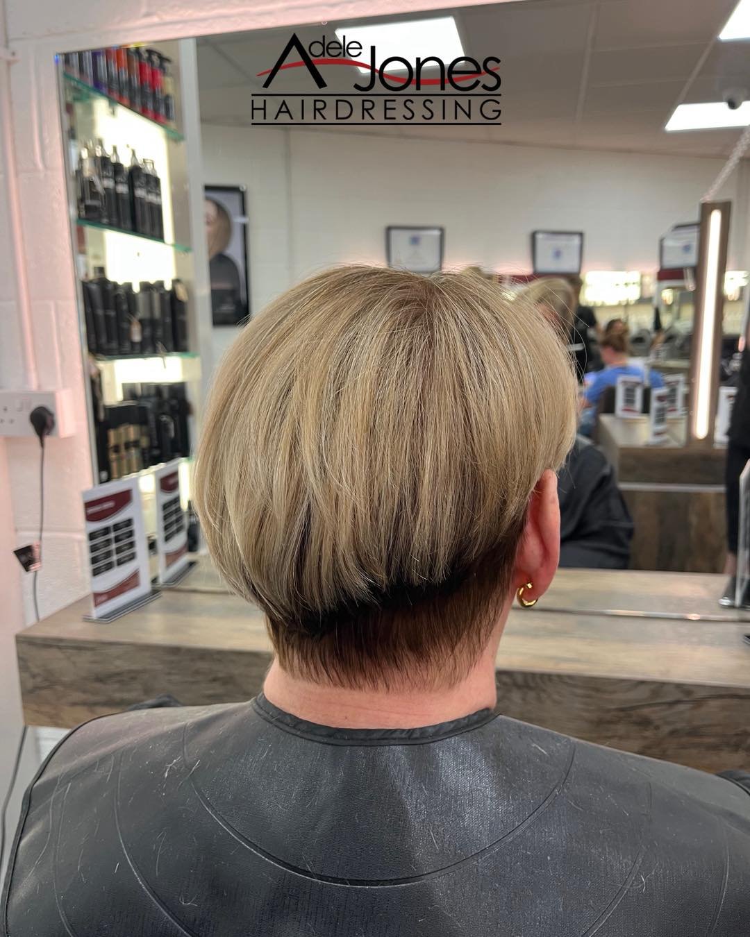 https://tinyurl.com/9tekmdu5
Asymmetrical Cut created by our Stylist Libby.
-
-
#hair #adelejoneshairdressing #barnsley #barnsleyhairdresser #ghd #schwarzkopf #schwarzkopfprofessional #chromaidschwarzkopf #toner #foils