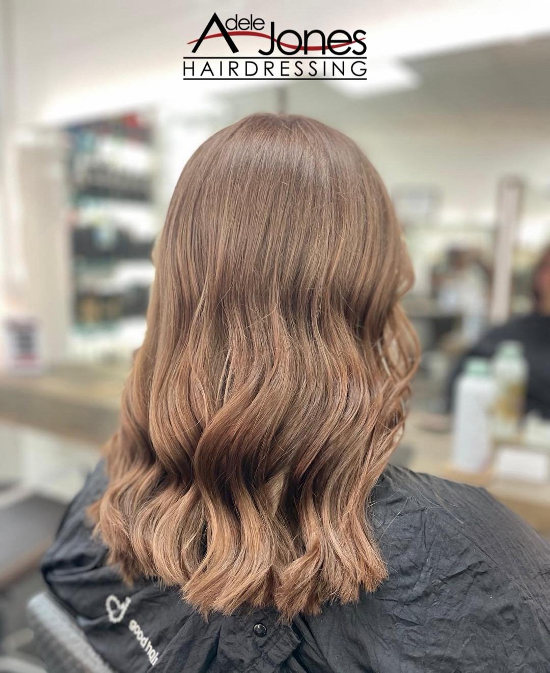 http://goo.gl/C6wQSO
Diary Milk Brown created by our Stylist Len.
-
-
#hair #adelejoneshairdressing #barnsley #barnsleyhairdresser #ghd #schwarzkopf #schwarzkopfprofessional #chromaidschwarzkopf #toner #foils