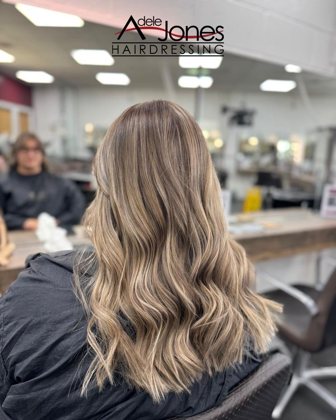 https://tinyurl.com/9tekmdu5
Cool Beige Blonde created by our Artistic Director Liv.
-
-
#hair #adelejoneshairdressing #barnsley #barnsleyhairdresser #ghd #schwarzkopf #schwarzkopfprofessional #chromaidschwarzkopf #toner #foils