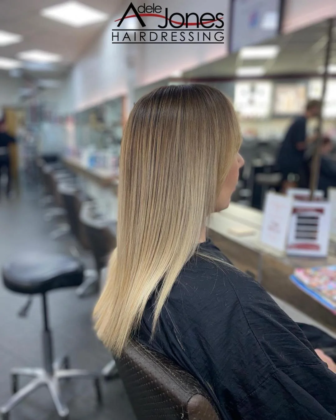 https://tinyurl.com/9tekmdu5
Ombré created by our Principle Director Farron.
-
-
#hair #adelejoneshairdressing #barnsley #barnsleyhairdresser #ghd #schwarzkopf #schwarzkopfprofessional #chromaidschwarzkopf #toner #foils