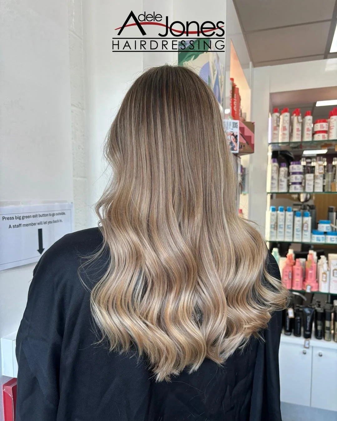 http://goo.gl/C6wQSO
Biscuit Balayage Created by our Salon Director Lauren.
-
-
#hair #adelejoneshairdressing #barnsley #barnsleyhairdresser #ghd #schwarzkopf #schwarzkopfprofessional #chromaidschwarzkopf #toner #foils