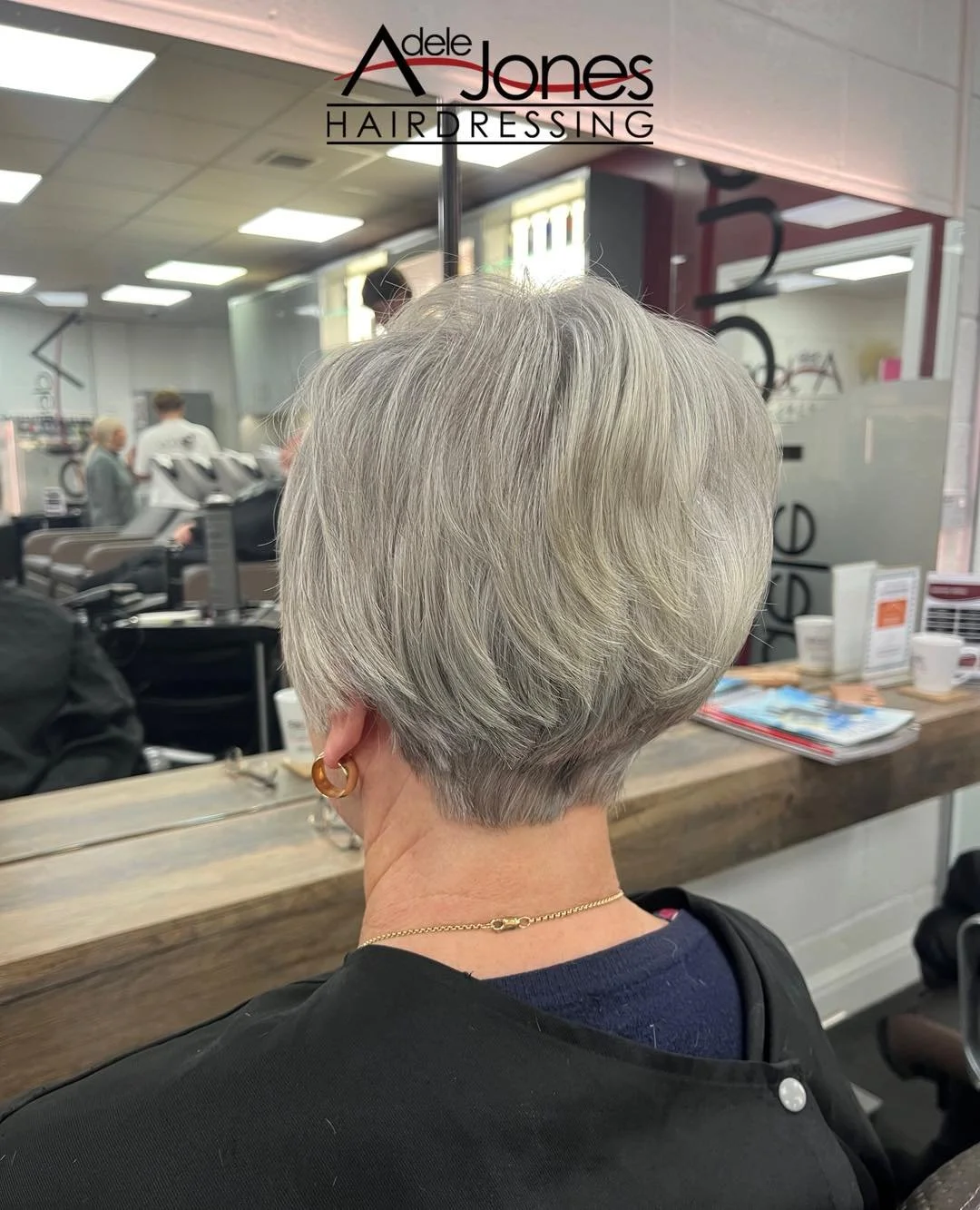 http://goo.gl/C6wQSO
Short Cut Created by our Artistic Director Libby.
-
-
#hair #adelejoneshairdressing #barnsley #barnsleyhairdresser #ghd #schwarzkopf #schwarzkopfprofessional #chromaidschwarzkopf #toner #foils
