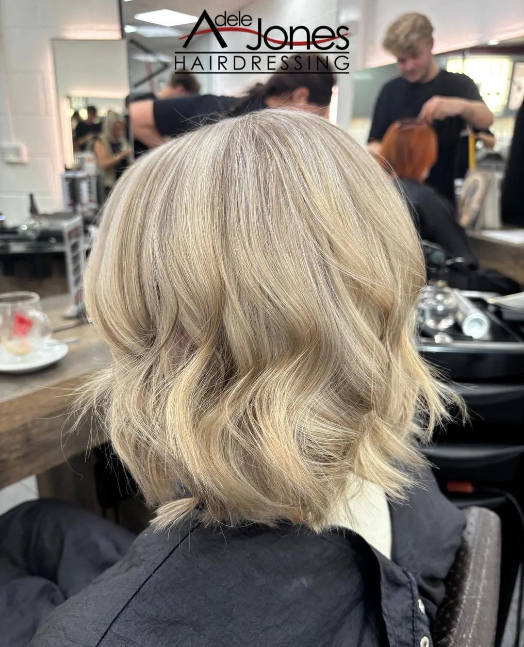 http://goo.gl/C6wQSO
Dimensional foils with blondme icy toner Created by our Executive Director Adele.
-
-
#hair #adelejoneshairdressing #barnsley #barnsleyhairdresser #ghd #schwarzkopf #schwarzkopfprofessional #chromaidschwarzkopf #toner #foils