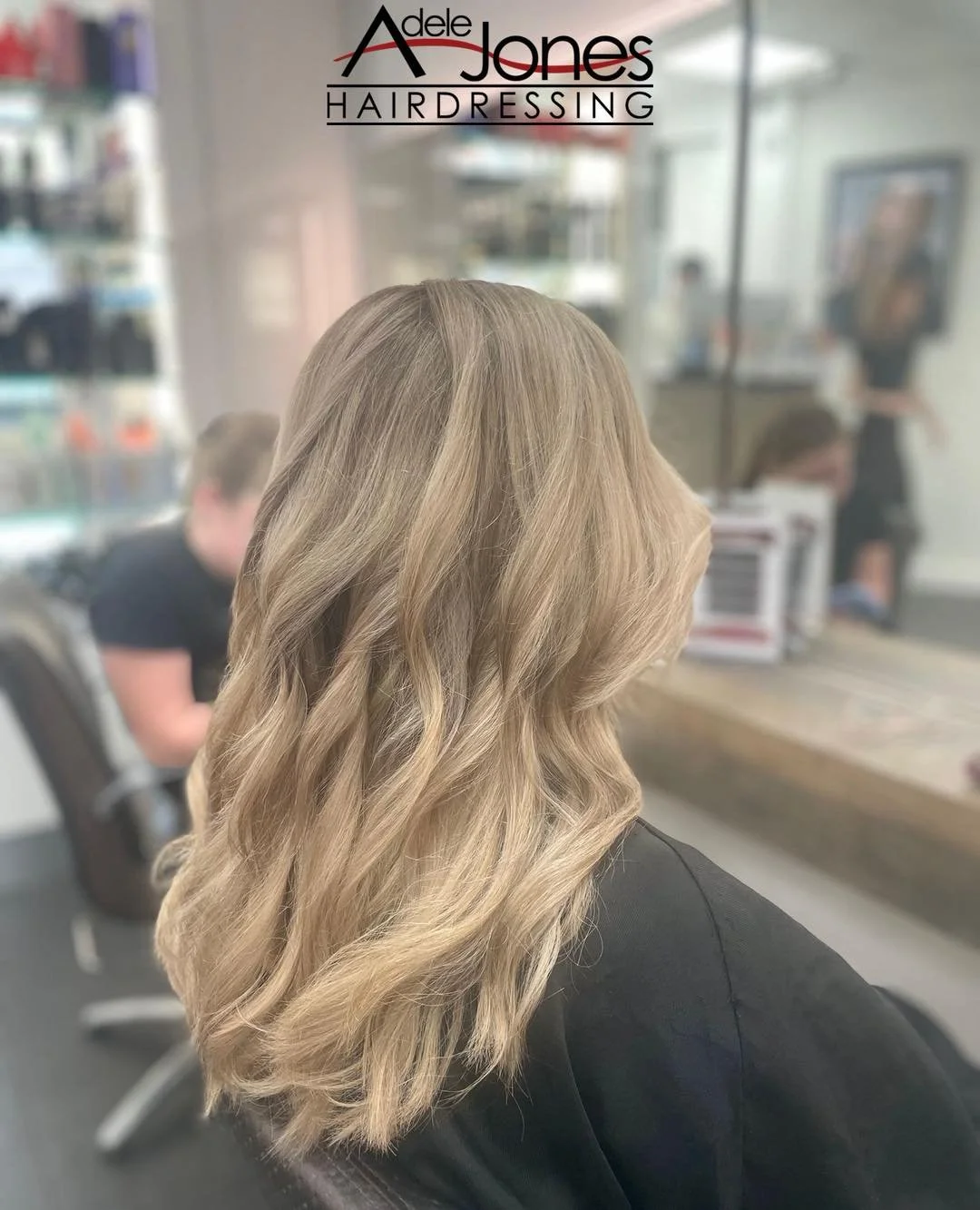 https://tinyurl.com/9tekmdu5
Blonde foils created by our Stylist Len.
-
-
#hair #adelejoneshairdressing #barnsley #barnsleyhairdresser #ghd #schwarzkopf #schwarzkopfprofessional #chromaidschwarzkopf #toner #foils