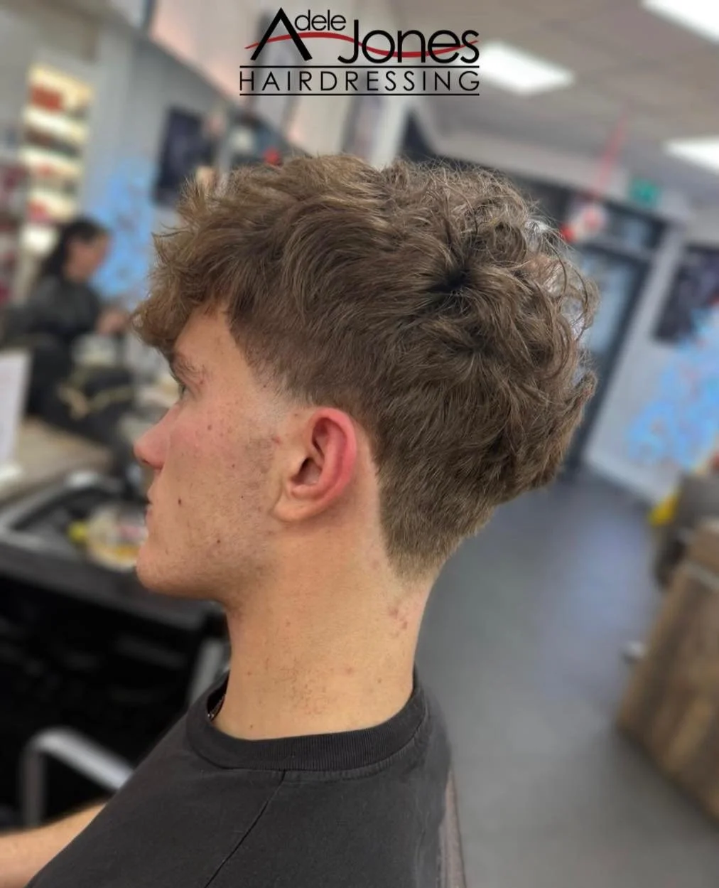 http://goo.gl/C6wQSO
Perm Created by our Salon Director Liv and Cut and fade created by our Barber Ash.
-
-
#hair #adelejoneshairdressing #barnsley #barnsleyhairdresser #ghd #schwarzkopf #schwarzkopfprofessional #chromaidschwarzkopf #toner #foils