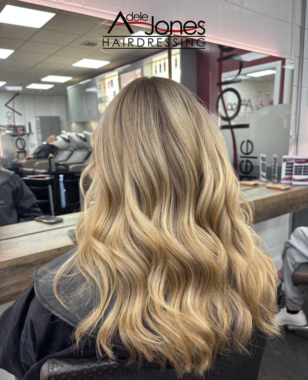 https://tinyurl.com/9tekmdu5
Creamy Bright Blonde Created by our Artistic Director Libby.
-
-
#hair #adelejoneshairdressing #barnsley #barnsleyhairdresser #ghd #schwarzkopf #schwarzkopfprofessional #chromaidschwarzkopf #toner #foils