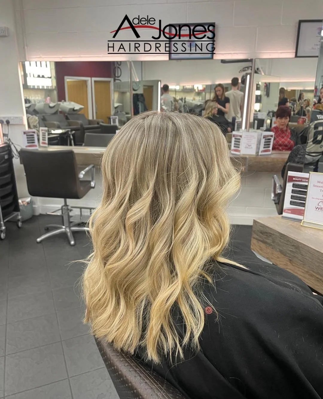 http://goo.gl/C6wQSO
Golden Blonde created by our Stylist Amber.
-
-
#hair #adelejoneshairdressing #barnsley #barnsleyhairdresser #ghd #schwarzkopf #schwarzkopfprofessional #chromaidschwarzkopf #toner #foils