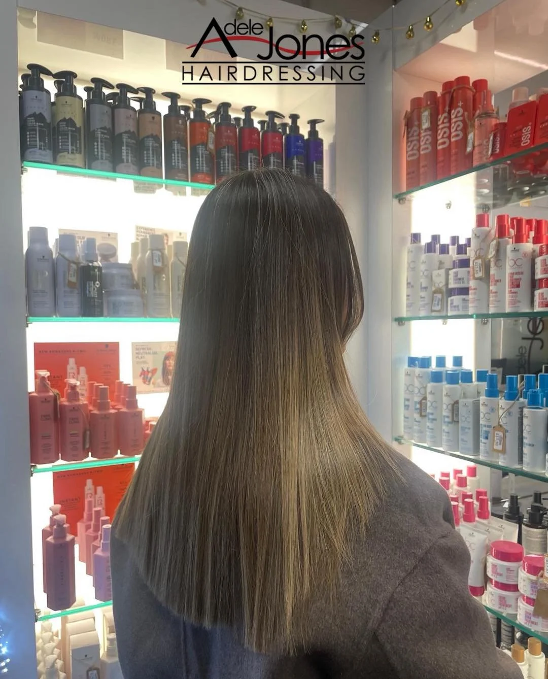 ✨ Wella Professionals Smooth Filler ✨
Say goodbye to frizz and hello to flawlessly smooth hair. 
-
Wella Professionals Smooth Filler is your go-to pre-treatment solution designed to instantly tame frizz, smooth the hair cuticle, and prepare each stra