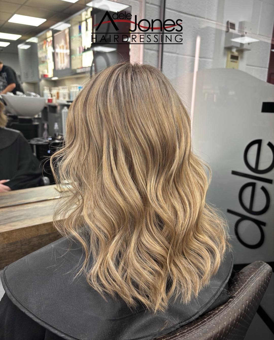 https://tinyurl.com/mffe7mbu
Highlights and Lowlights created by our Artistic Director Libby.
-
-
#hair #adelejoneshairdressing #barnsley #barnsleyhairdresser #ghd #schwarzkopf #schwarzkopfprofessional #chromaidschwarzkopf #toner #foils