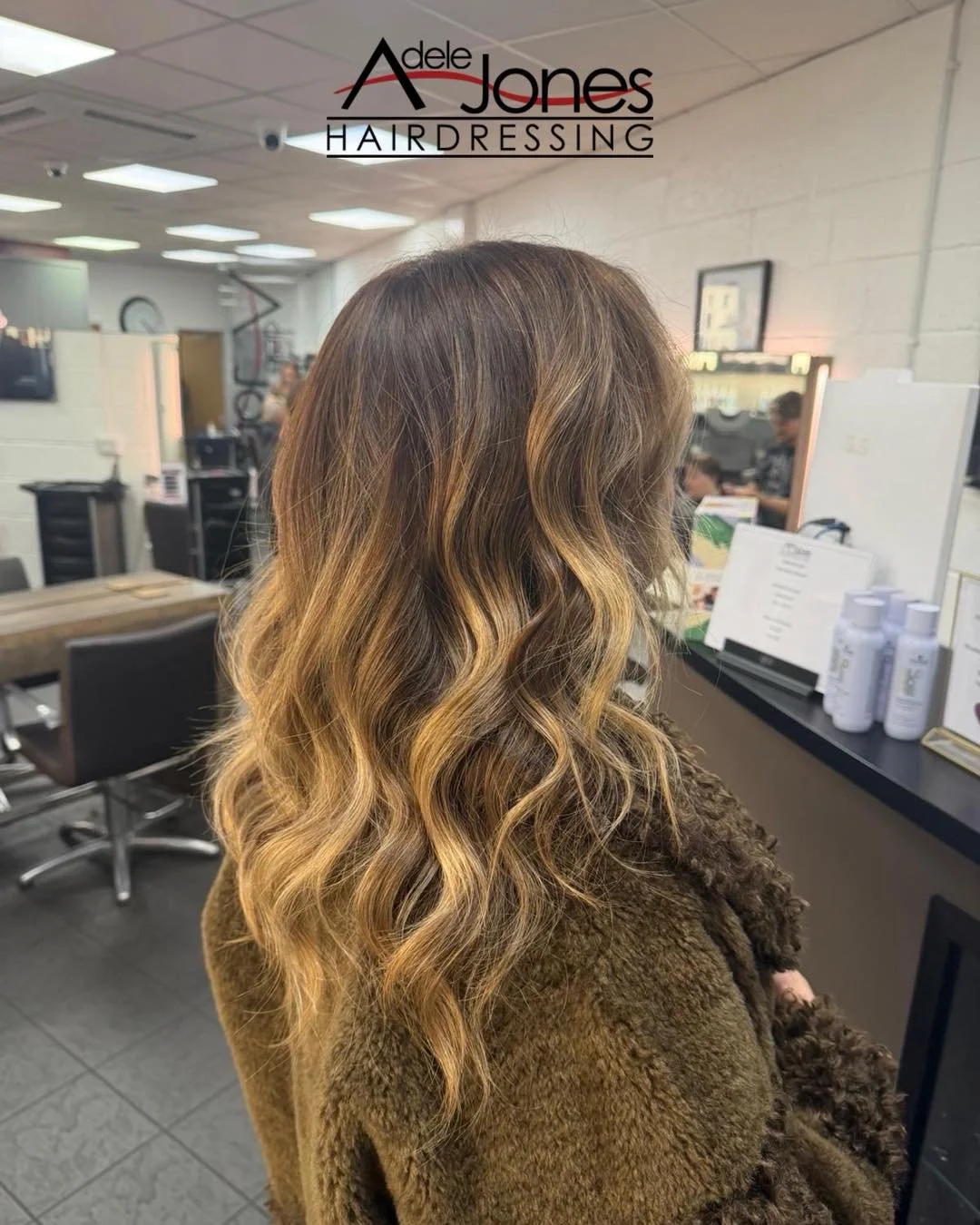 https://tinyurl.com/mffe7mbu
Golden Blonde Balayage created by our Principle director George.
-
-
#hair #adelejoneshairdressing #barnsley #barnsleyhairdresser #ghd #schwarzkopf #schwarzkopfprofessional #chromaidschwarzkopf #toner #foils