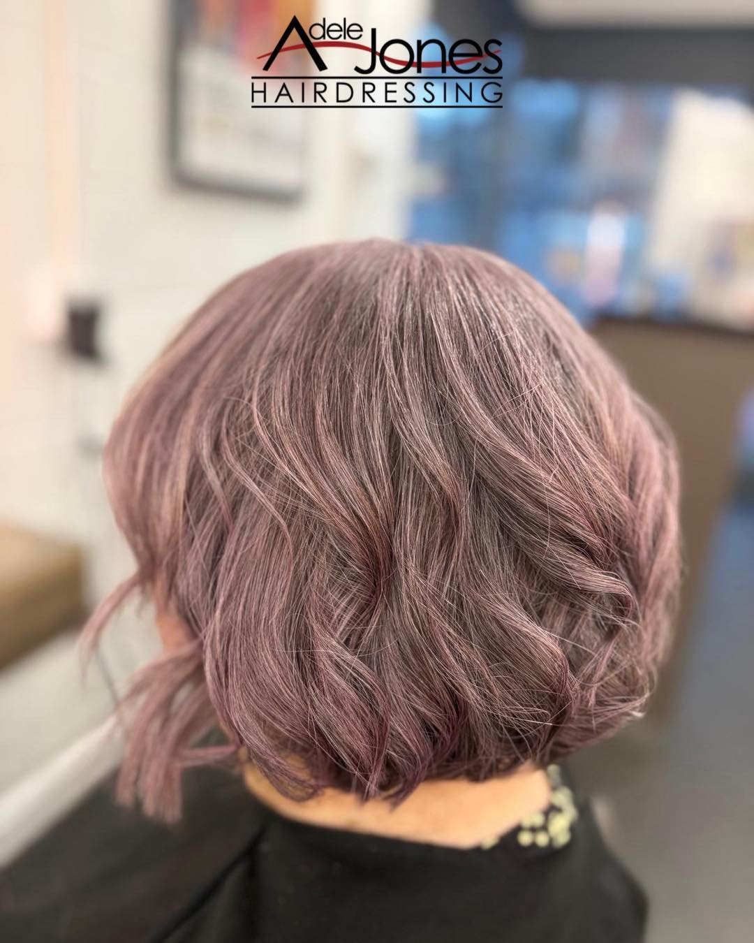 http://goo.gl/C6wQSO
Pop of Pink using Chroma ID created by our Executive Director Adele.
-
-
#hair #adelejoneshairdressing #barnsley #barnsleyhairdresser #ghd #schwarzkopf #schwarzkopfprofessional #chromaidschwarzkopf #toner #foils