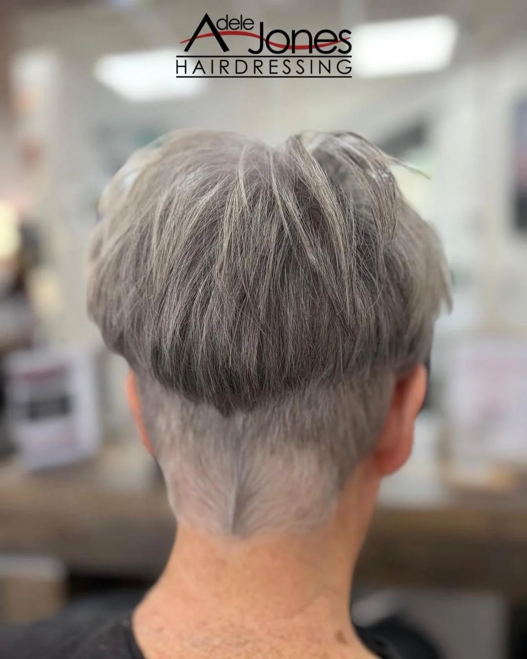 https://tinyurl.com/mffe7mbu
Precision Short Cut created by our Executive Director Adele.
-
-
#hair #adelejoneshairdressing #barnsley #barnsleyhairdresser #ghd #schwarzkopf #schwarzkopfprofessional #chromaidschwarzkopf #toner #foils