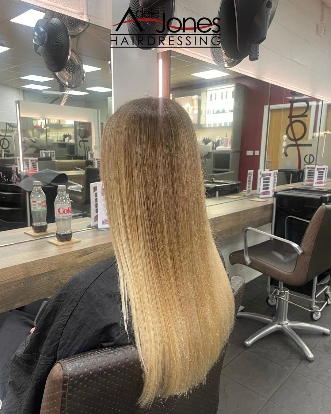 https://tinyurl.com/mffe7mbu
Bright Creamy blonde created by our Graduate Stylist Amber.
-
-
#hair #adelejoneshairdressing #barnsley #barnsleyhairdresser #ghd #schwarzkopf #schwarzkopfprofessional #chromaidschwarzkopf #toner #foils