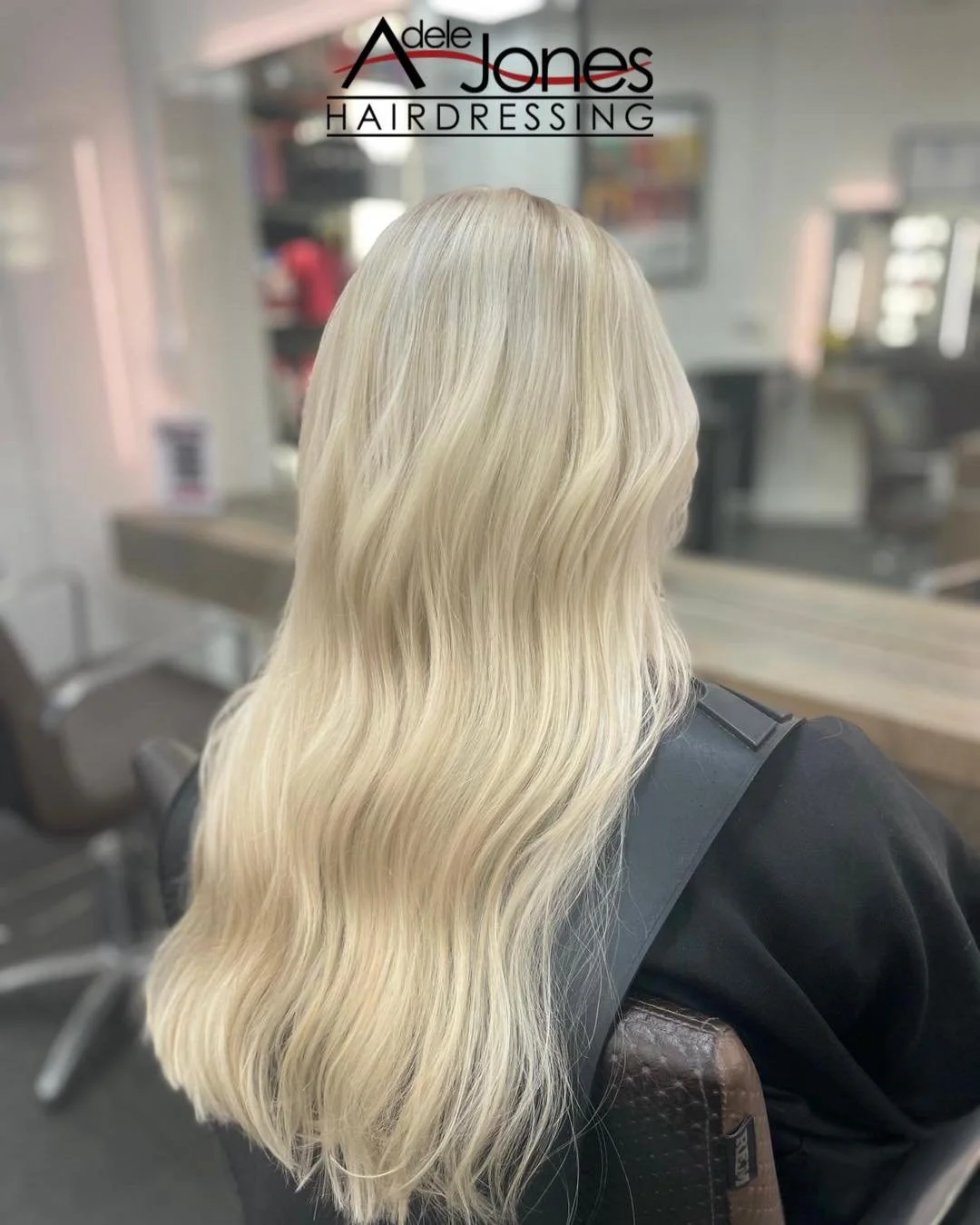 http://goo.gl/C6wQSO
Blonde Foils created by our Artistic Director Len.
-
-
#hair #adelejoneshairdressing #barnsley #barnsleyhairdresser #ghd #schwarzkopf #schwarzkopfprofessional #chromaidschwarzkopf #toner #foils