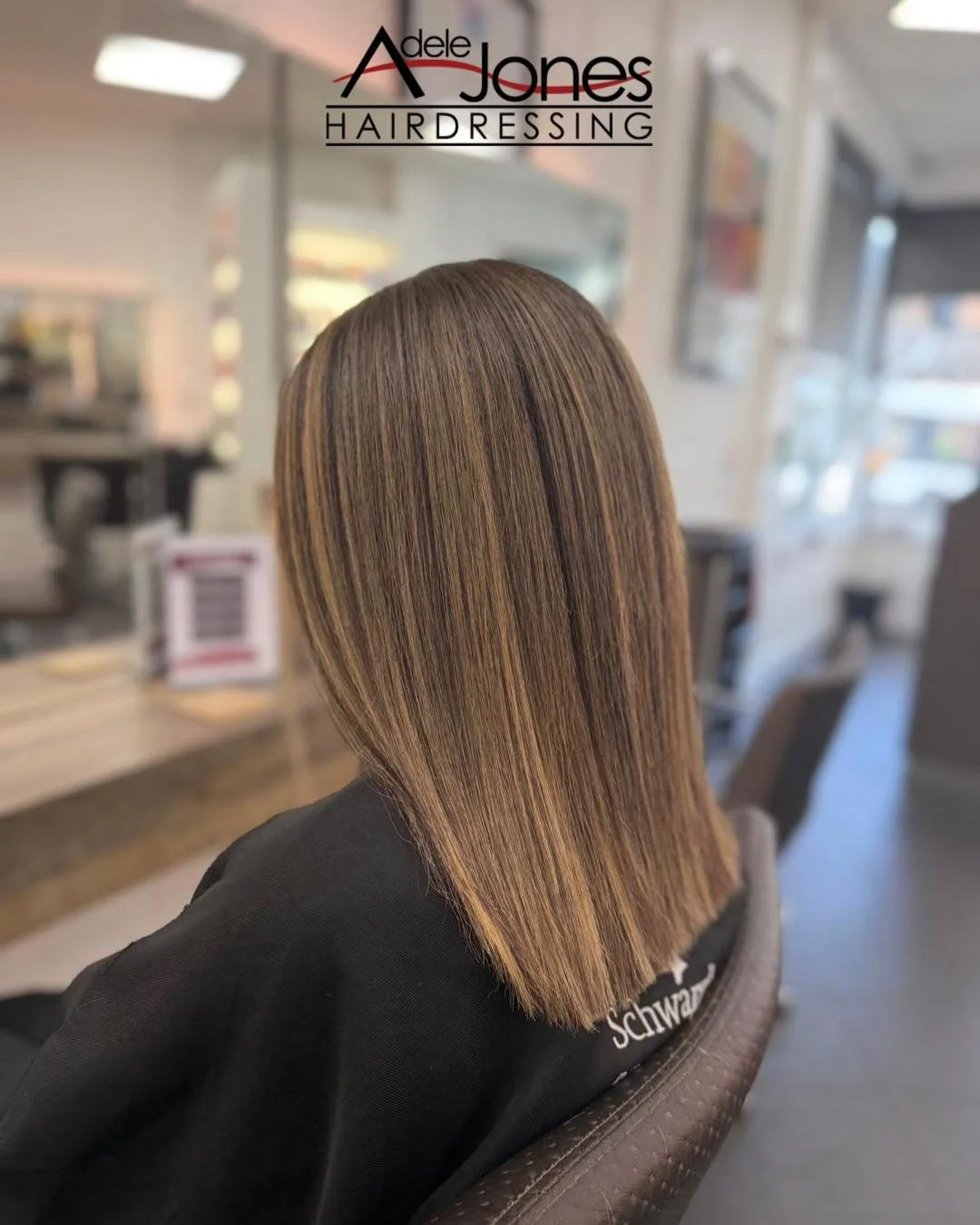 https://tinyurl.com/mffe7mbu
Foils to break up previous copper and cooled inbetween colour created by our Principle Director Farron.
-
-
#hair #adelejoneshairdressing #barnsley #barnsleyhairdresser #ghd #schwarzkopf #schwarzkopfprofessional #chromaid