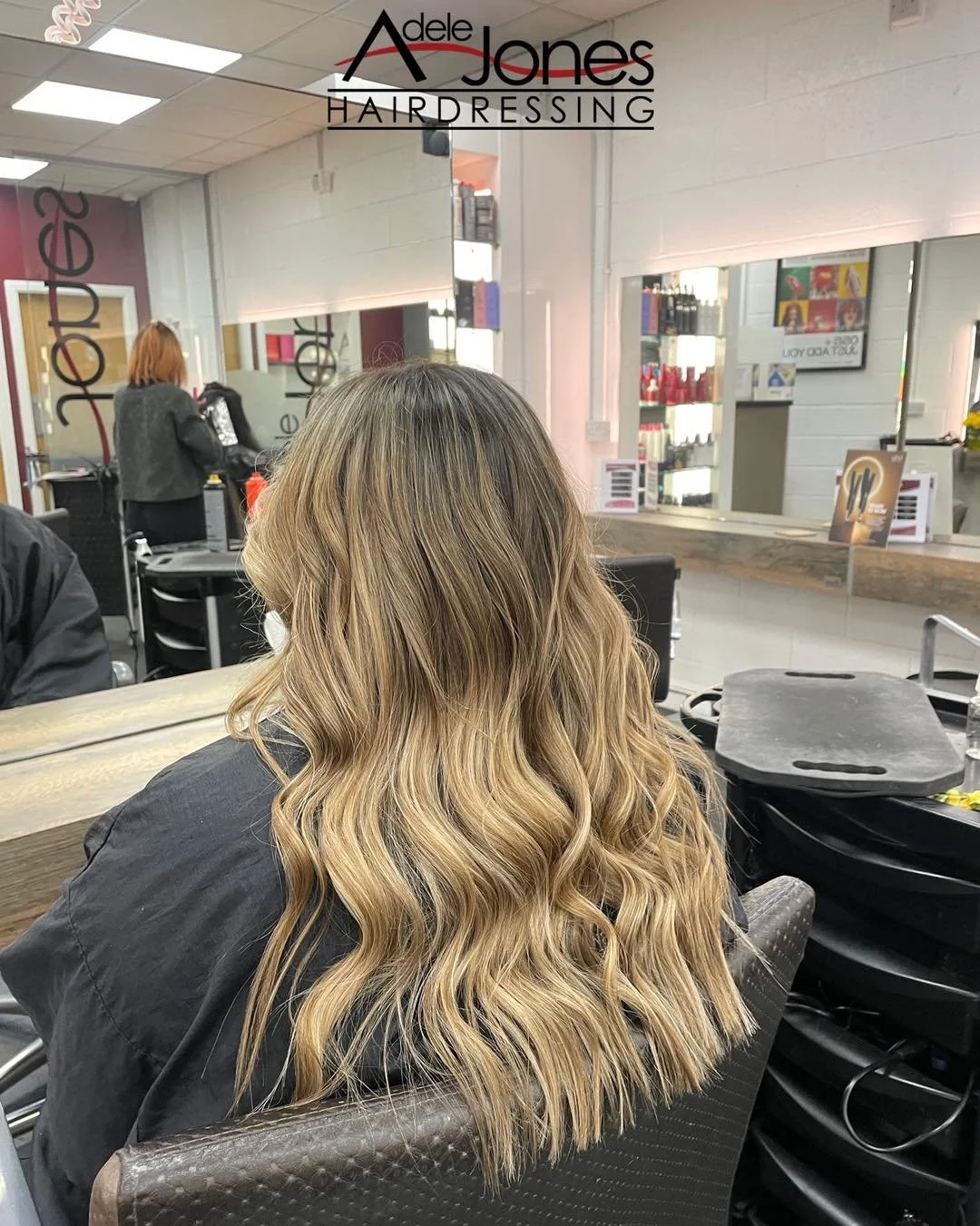 http://goo.gl/C6wQSO
Bright Balayage created by our
Graduate Stylist Amber.
-
-
#hair #adelejoneshairdressing #barnsley #barnsleyhairdresser #ghd #schwarzkopf #schwarzkopfprofessional #chromaidschwarzkopf #toner #foils