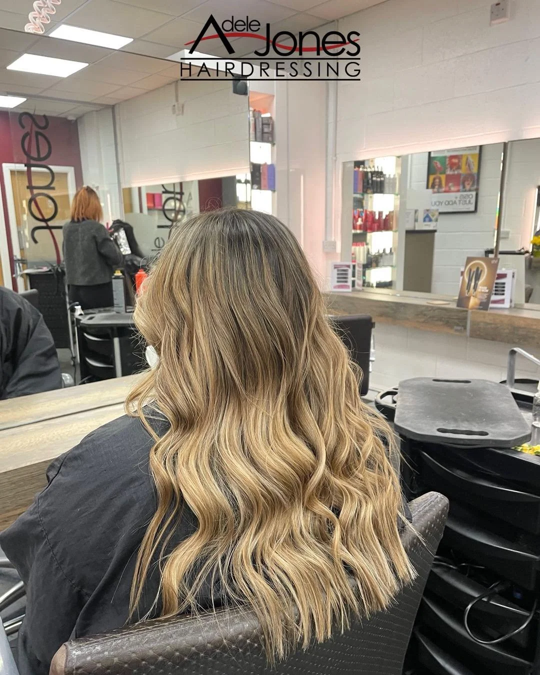 http://goo.gl/C6wQSO
Bright Balayage created by our graduate stylist Amber.
-
-
#hair #adelejoneshairdressing #barnsley #barnsleyhairdresser #ghd #schwarzkopf #schwarzkopfprofessional #chromaidschwarzkopf #toner #foils