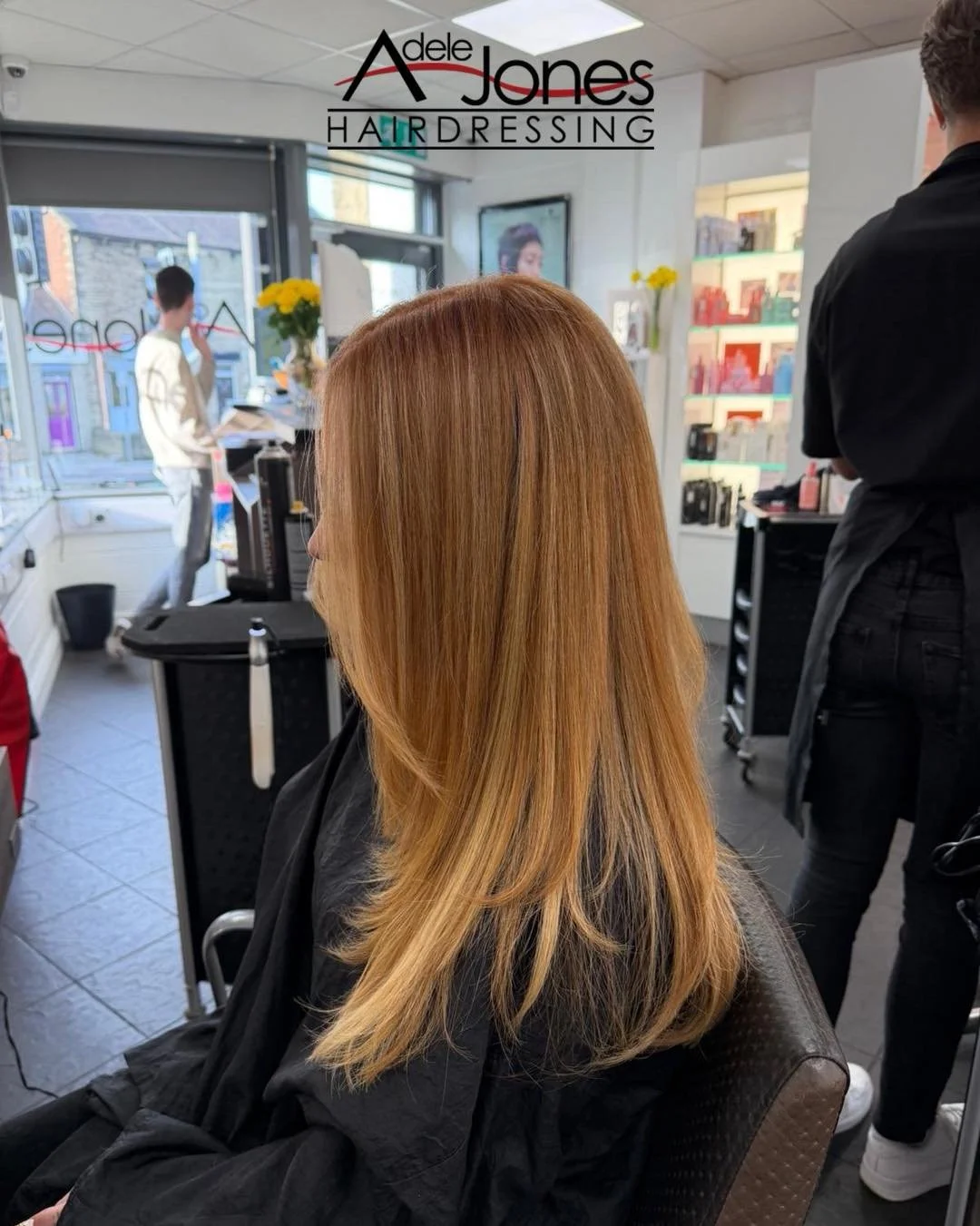 https://tinyurl.com/mffe7mbu
Strawberry Blonde created by our Principle Director Farron.
-
-
#hair #adelejoneshairdressing #barnsley #barnsleyhairdresser #ghd #schwarzkopf #schwarzkopfprofessional #chromaidschwarzkopf #toner #foils