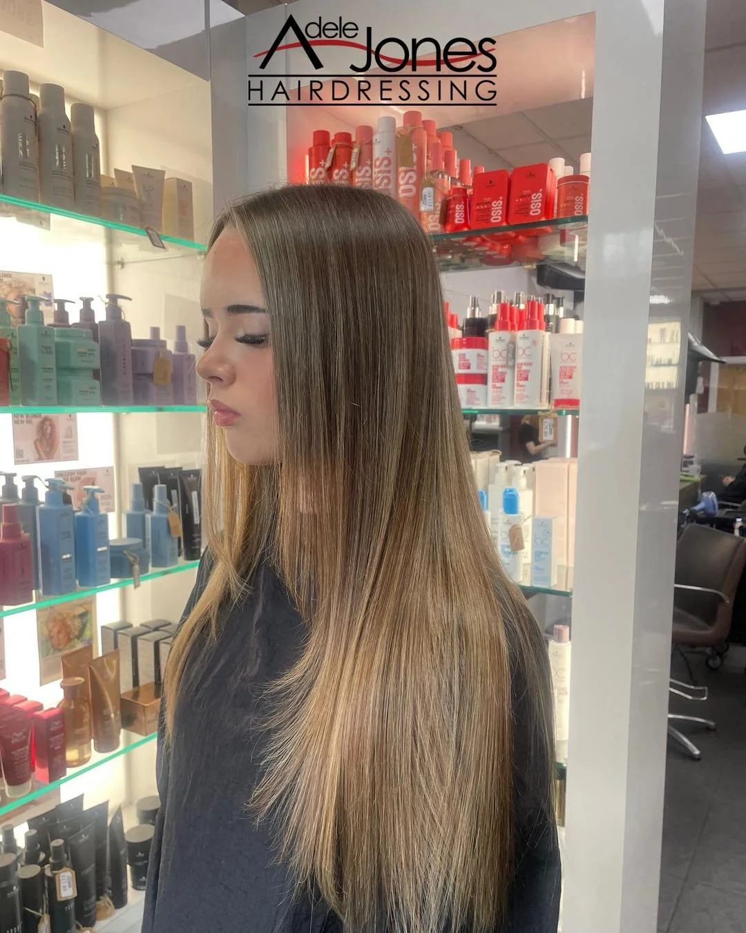 https://tinyurl.com/mffe7mbu
Natural Blended Balayage created by our Stylist Amber.
-
-
#hair #adelejoneshairdressing #barnsley #barnsleyhairdresser #ghd #schwarzkopf #schwarzkopfprofessional #chromaidschwarzkopf #toner #foils