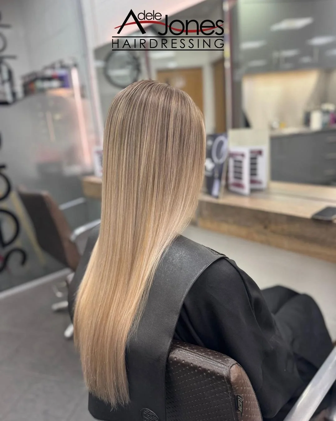 https://tinyurl.com/mffe7mbu
Soft Blended Blonde created by our Salon Director Liv.
-
-
#hair #adelejoneshairdressing #barnsley #barnsleyhairdresser #ghd #schwarzkopf #schwarzkopfprofessional #chromaidschwarzkopf #toner #foils