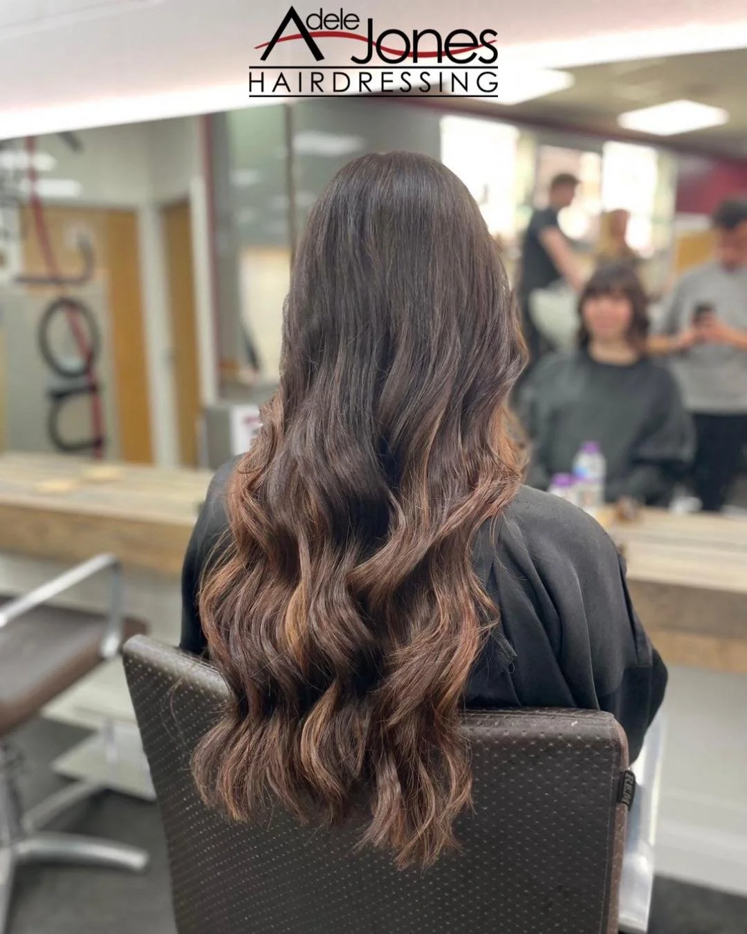 http://goo.gl/C6wQSO
Chocolate Balayage created by our Artistic Director Len.
-
-
#hair #adelejoneshairdressing #barnsley #barnsleyhairdresser #ghd #schwarzkopf #schwarzkopfprofessional #chromaidschwarzkopf #toner #foils