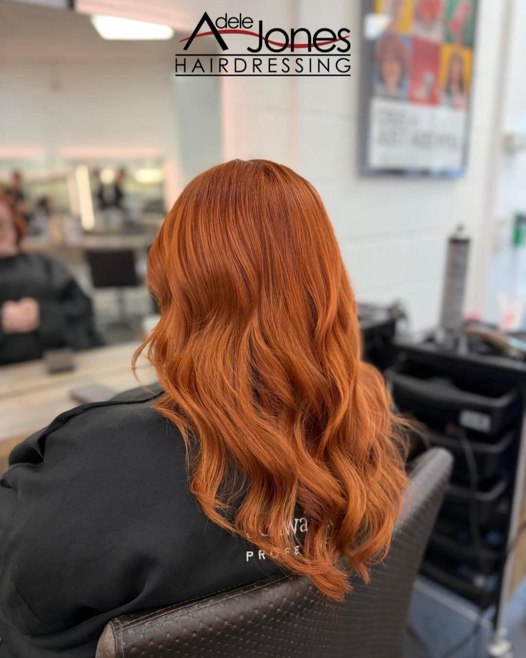 https://tinyurl.com/mffe7mbu
Rich copper created by our Principle Director Farron.
-
-
#hair #adelejoneshairdressing #barnsley #barnsleyhairdresser #ghd #schwarzkopf #schwarzkopfprofessional #chromaidschwarzkopf #toner #foils