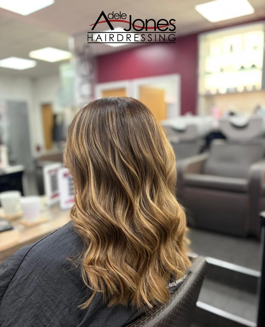 https://tinyurl.com/mffe7mbu
Natural Balayage created by our Salon Director Liv.
-
-
#hair #adelejoneshairdressing #barnsley #barnsleyhairdresser #ghd #schwarzkopf #schwarzkopfprofessional #chromaidschwarzkopf #toner #foils