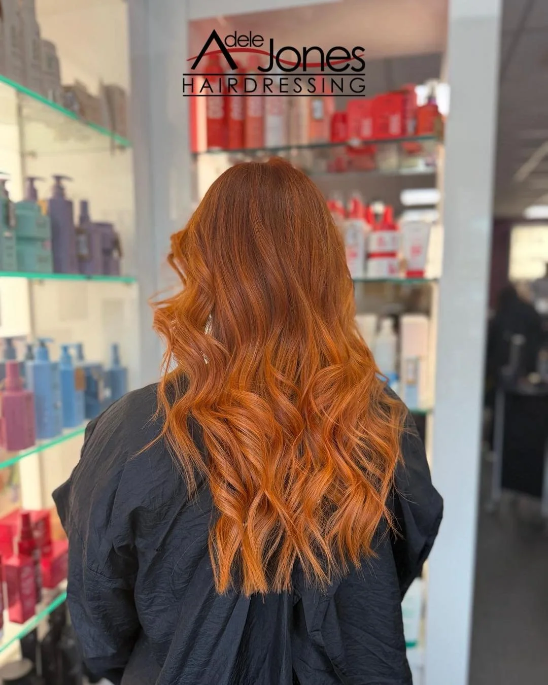 https://tinyurl.com/mffe7mbu
Fiery Copper created by our Stylist Amber.
-
-
#hair #adelejoneshairdressing #barnsley #barnsleyhairdresser #ghd #schwarzkopf #schwarzkopfprofessional #chromaidschwarzkopf #toner #foils