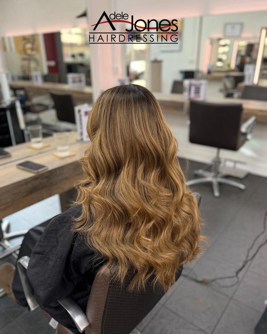 https://tinyurl.com/mffe7mbu
Soft Brunette Balayage colour correction created by our Stylist Amber.
Swipe for before ➡️
-
-
#hair #adelejoneshairdressing #barnsley #barnsleyhairdresser #ghd #schwarzkopf #schwarzkopfprofessional #chromaidschwarzkopf #
