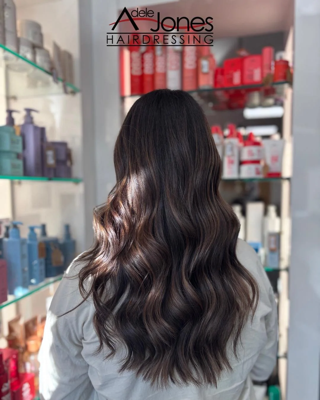 https://tinyurl.com/mffe7mbu
Rich Brunette with pops of lightness created by our Artistic Director Libby.
-
-
#hair #adelejoneshairdressing #barnsley #barnsleyhairdresser #ghd #schwarzkopf #schwarzkopfprofessional #chromaidschwarzkopf #toner #foils