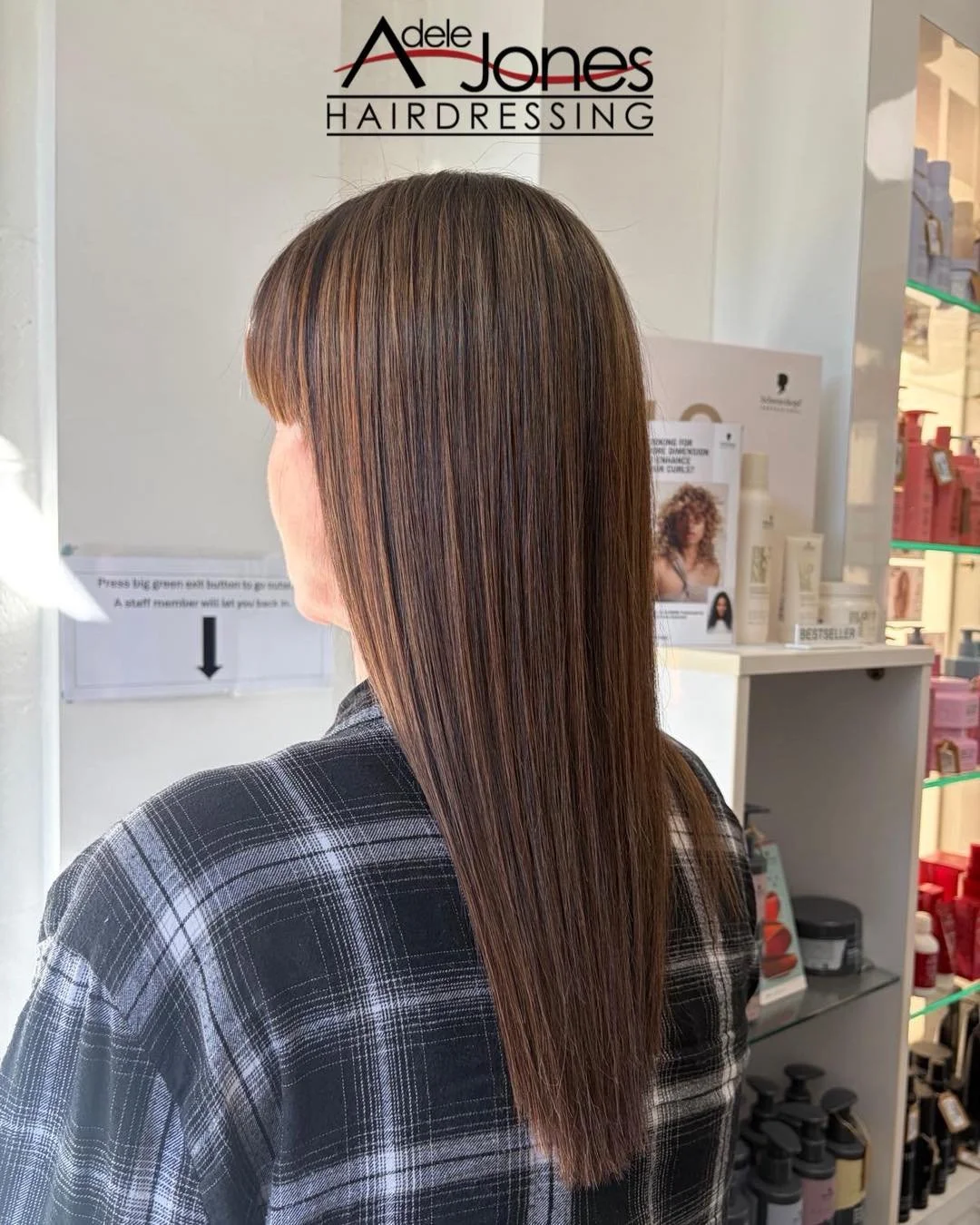 https://tinyurl.com/mffe7mbu
Soft natural foils with a natural root touch in between was created to break up a very dark brown full colour to eventually get the client much lighter gradually without any harsh damage created by our Executive Director 