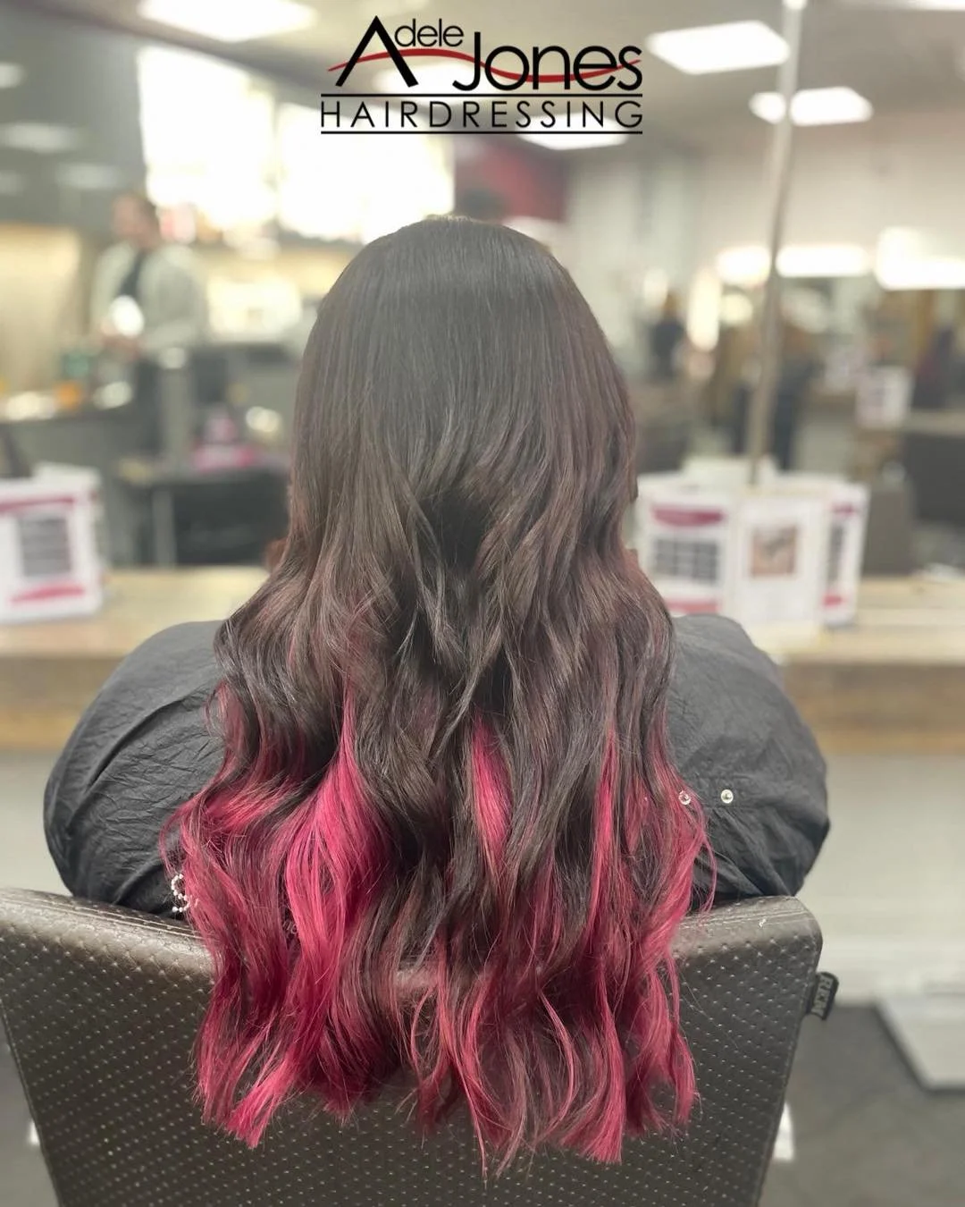 https://tinyurl.com/mffe7mbu
Rich Brunette with a bright pink underneath panel created by our Artistic Director Len.
-
-
#hair #adelejoneshairdressing #barnsley #barnsleyhairdresser #ghd #schwarzkopf #schwarzkopfprofessional #chromaidschwarzkopf #ton