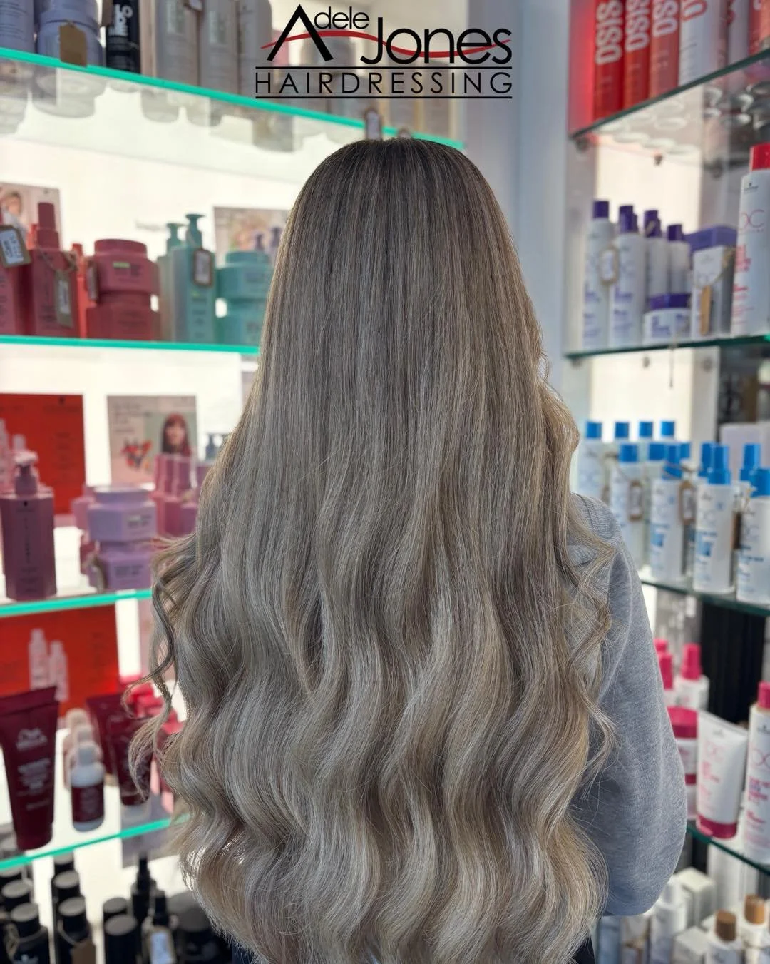 http://goo.gl/C6wQSO
Soft Blonde foils created by our Artistic Director Libby.
-
-
#hair #adelejoneshairdressing #barnsley #barnsleyhairdresser #ghd #schwarzkopf #schwarzkopfprofessional #chromaidschwarzkopf #toner #foils
