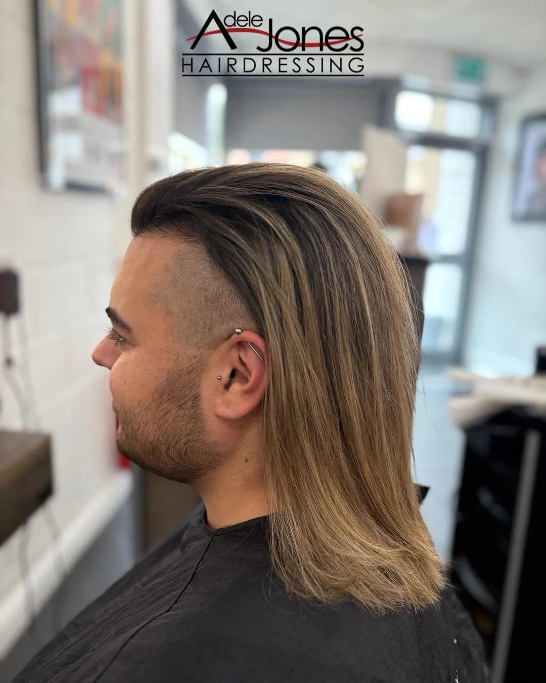 https://tinyurl.com/mffe7mbu
Rooted blonde gents colour created by our Executive Director Adele.
-
-
#hair #adelejoneshairdressing #barnsley #barnsleyhairdresser #ghd #schwarzkopf #schwarzkopfprofessional #chromaidschwarzkopf #toner #foils