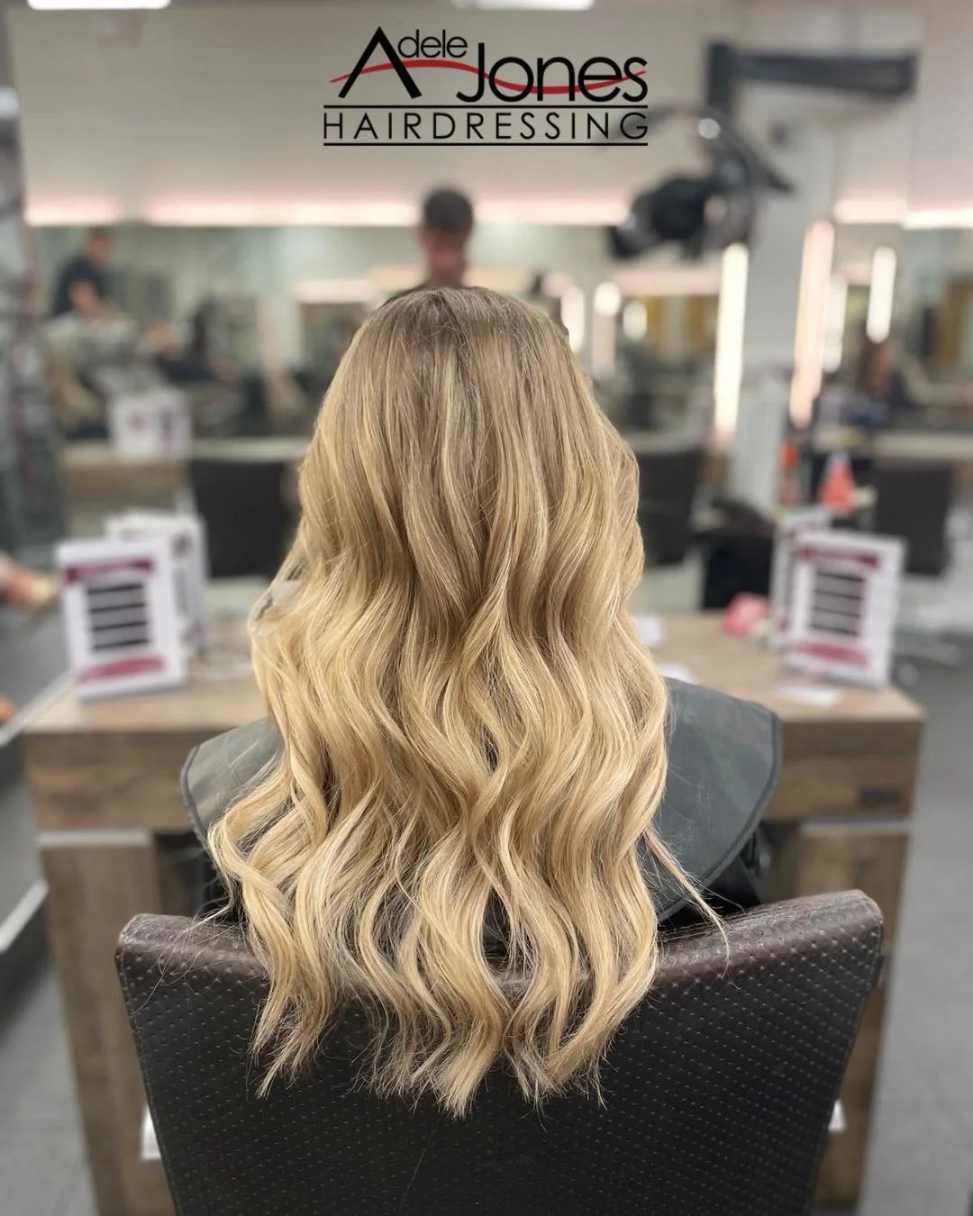 https://tinyurl.com/mffe7mbu
Honey Blonde created by our Artistic Director Len.
-
-
#hair #adelejoneshairdressing #barnsley #barnsleyhairdresser #ghd #schwarzkopf #schwarzkopfprofessional #chromaidschwarzkopf #toner #foils