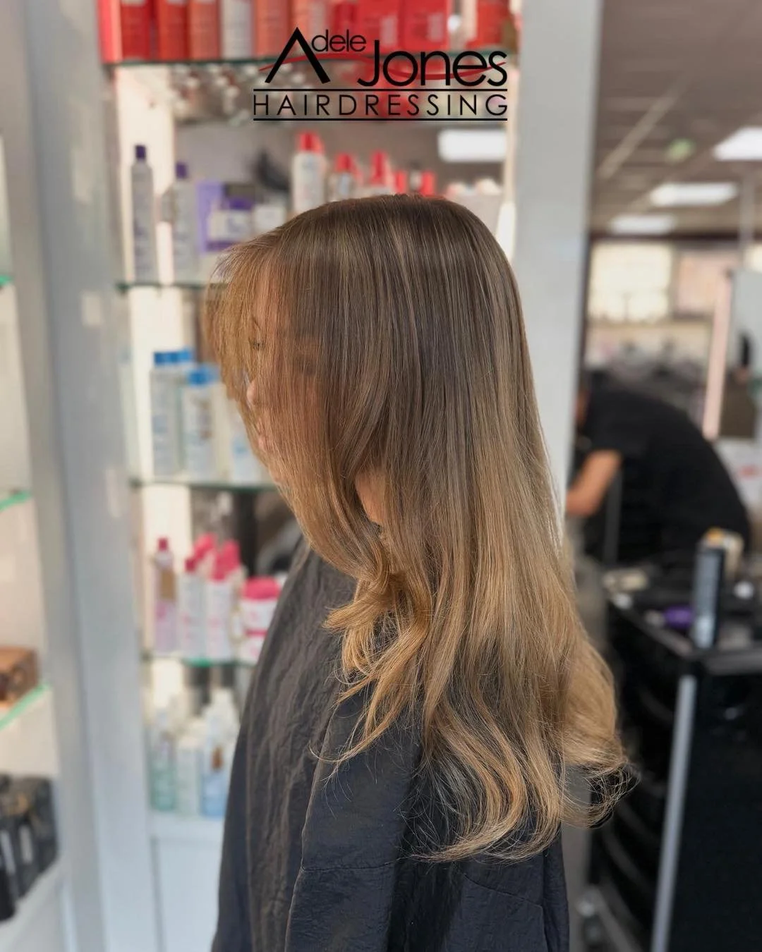 https://tinyurl.com/mffe7mbu
Soft dimensional brunette created by our Stylist Amber.
-
-
#hair #adelejoneshairdressing #barnsley #barnsleyhairdresser #ghd #schwarzkopf #schwarzkopfprofessional #chromaidschwarzkopf #toner #foils