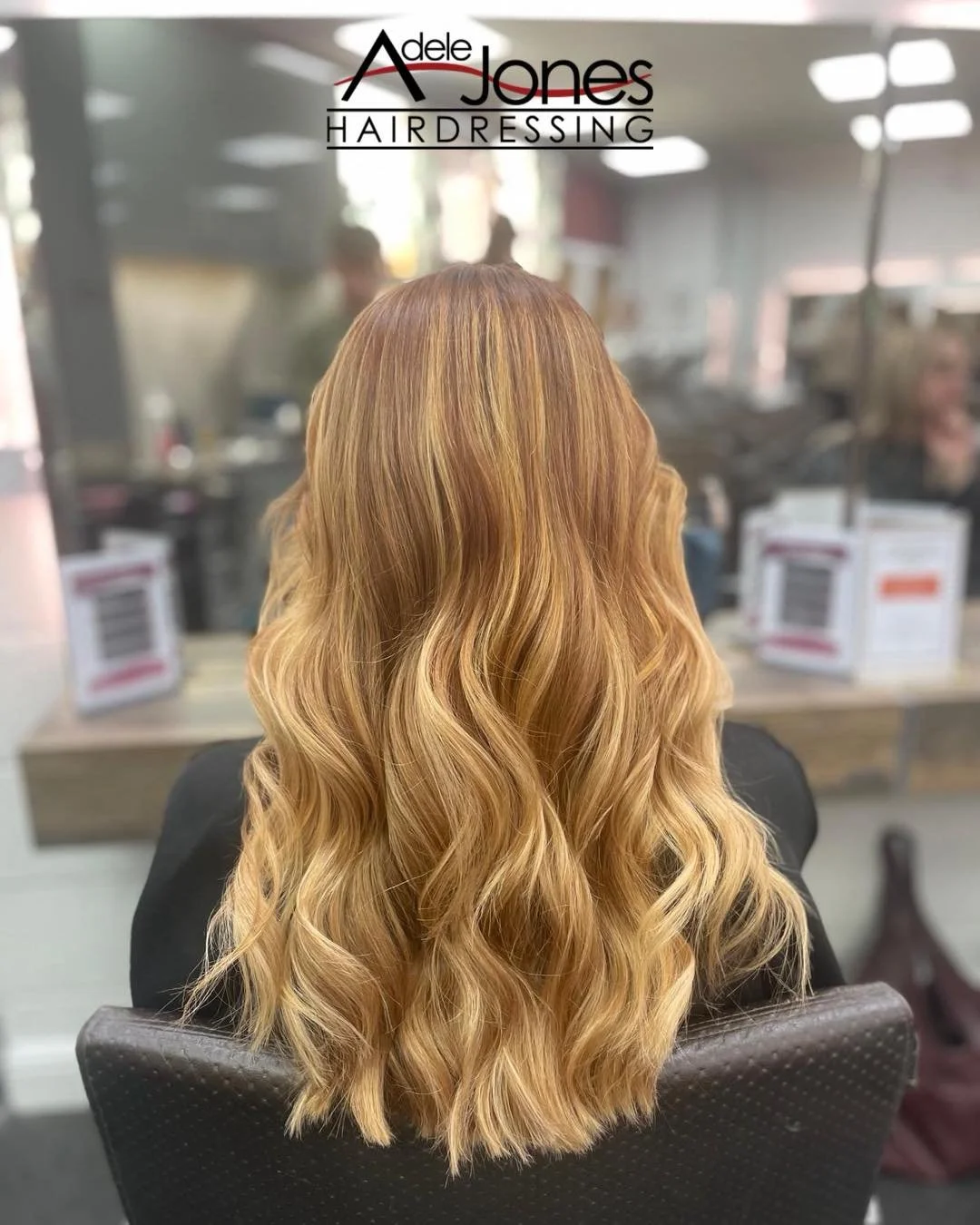 http://goo.gl/C6wQSO
Copper base with Natural Foils for a Golden Glow created by our Artistic Director Len.
-
-
#hair #adelejoneshairdressing #barnsley #barnsleyhairdresser #ghd #schwarzkopf #schwarzkopfprofessional #chromaidschwarzkopf #toner #foils