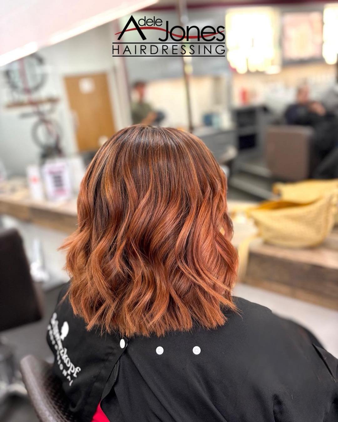 https://tinyurl.com/mffe7mbu
Vibrant Peachy Copper created by our Salon Director Liv.
-
-
#hair #adelejoneshairdressing #barnsley #barnsleyhairdresser #ghd #schwarzkopf #schwarzkopfprofessional #chromaidschwarzkopf #toner #foils