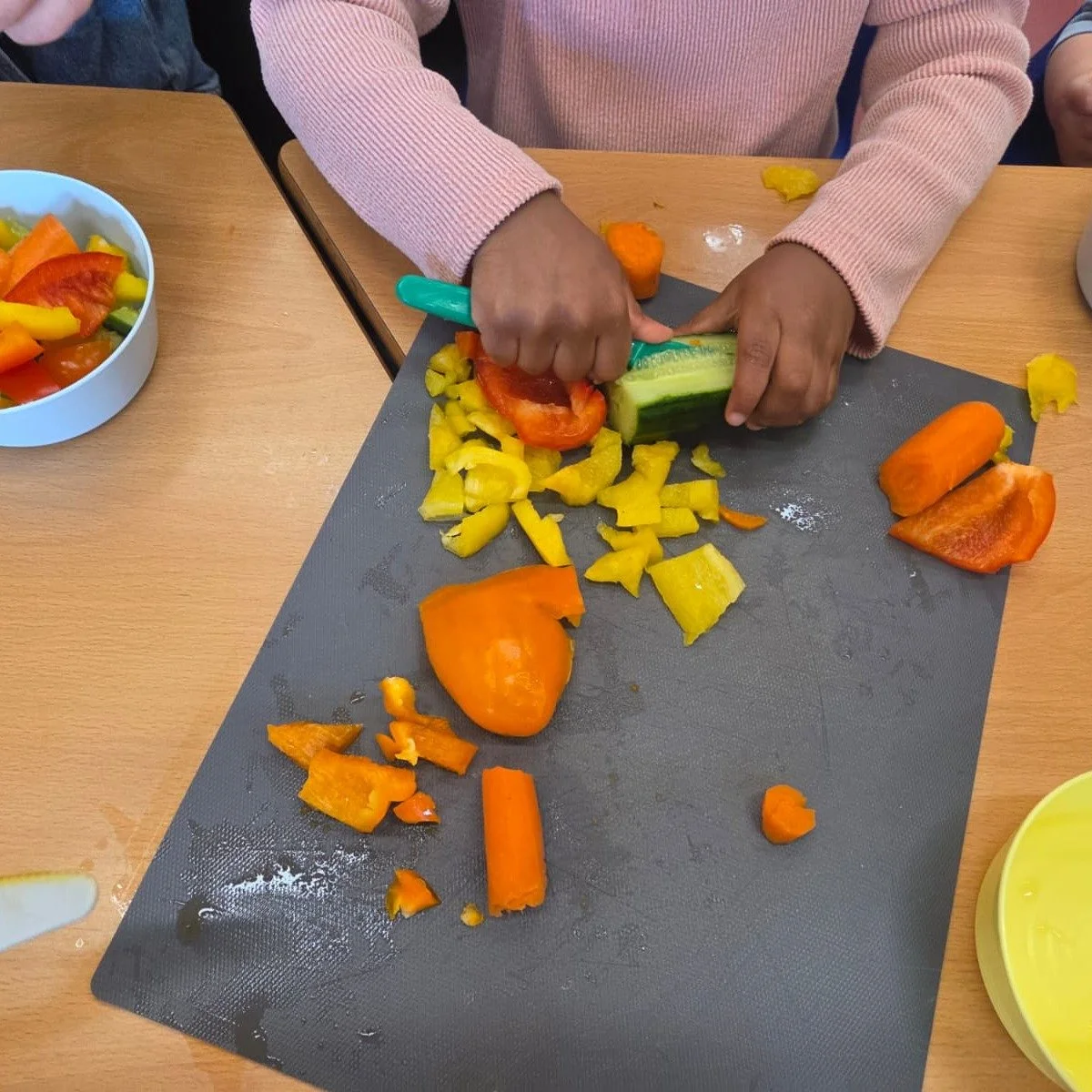 🥕🍎 Come and Cook With Us!🍎🥕

Our cooking sessions are some of the most popular activities we run, and it's easy to see why!

Every week, children get hands-on in the kitchen, helping to create a healthy snack or meal while learning new skills, bu