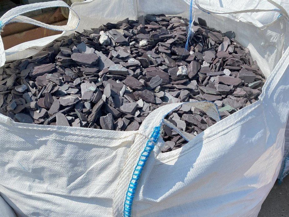20mm Plum Slate Chippings (Copy)