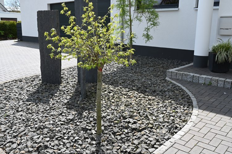 grey-slate-mulch-context.jpg