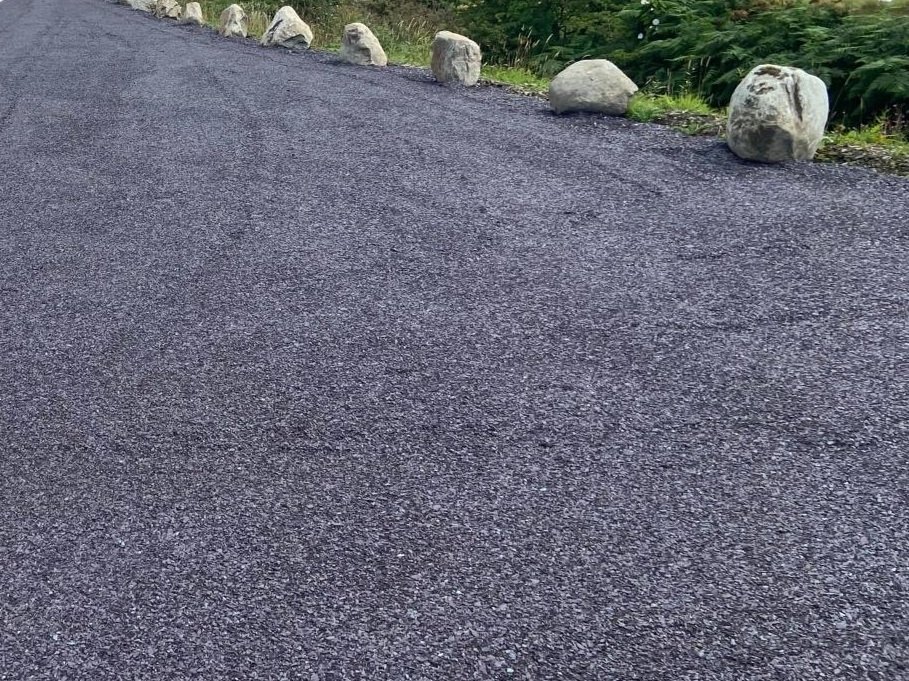 Plum Welsh Slate Self Binding Gravel Alongside Boulders