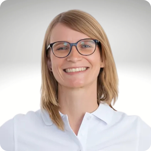 Theresa headshot.png