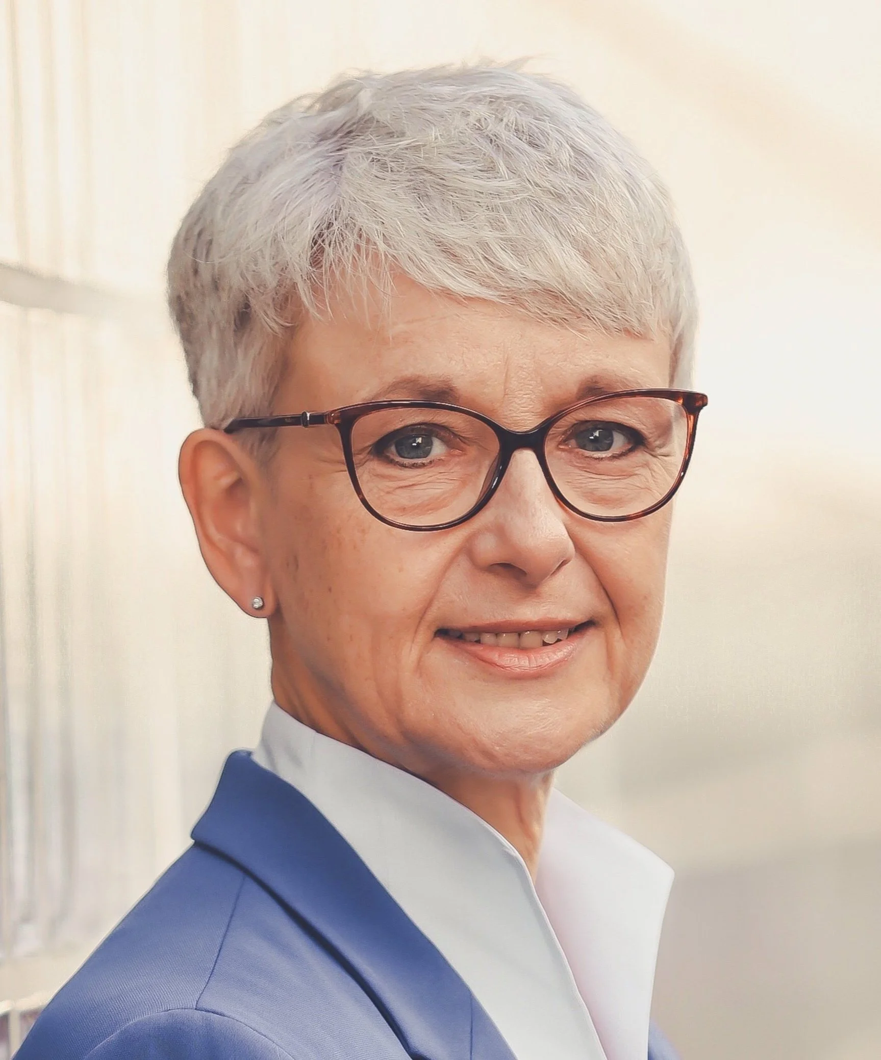 Susanne Business pref.jpg