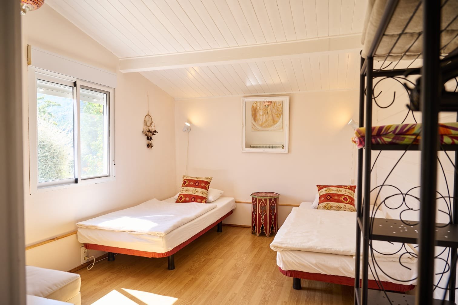 Laurie’s customers, Fernando and Kate embracing by the lake on their wedding day.