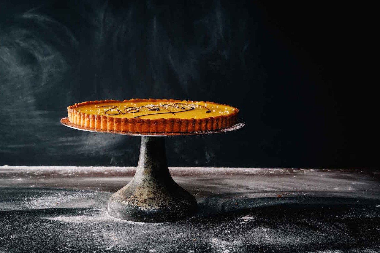 Tarte proposée sur plaque de pâtisserie complète