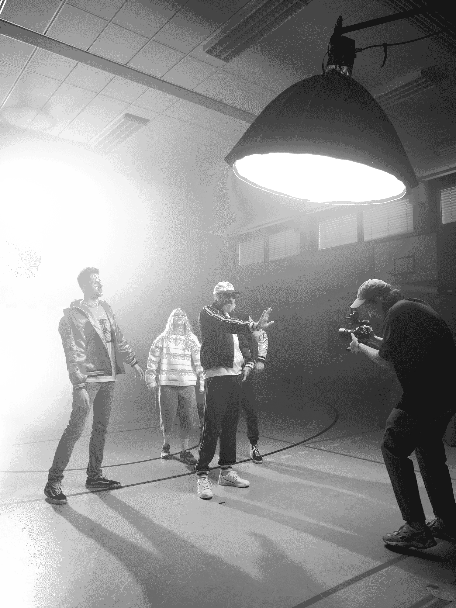 Setfoto vom Musikvideo-Dreh mit Sido, SDP und Esther Graf ("Mama hat gesagt"). Professionelle Crew und High-End Lichtsetzung durch easy productions Berlin.