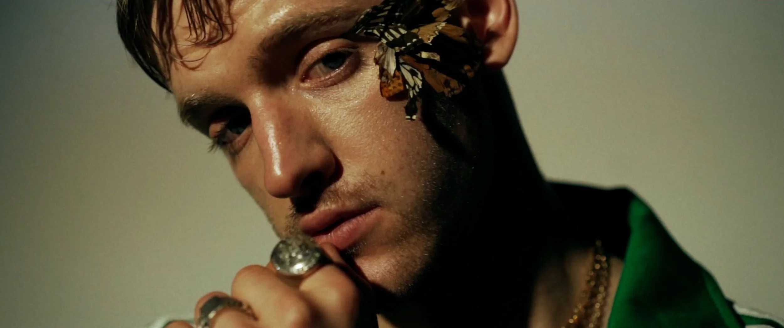 High-End Fashion Editorial Shooting auf Vogue-Niveau. Exklusive Mode-Fotografie und Kampagnen-Produktion für Luxus-Fashion-Brands. Full-Service Foto-Produktion und Art Direction durch easy productions Berlin.