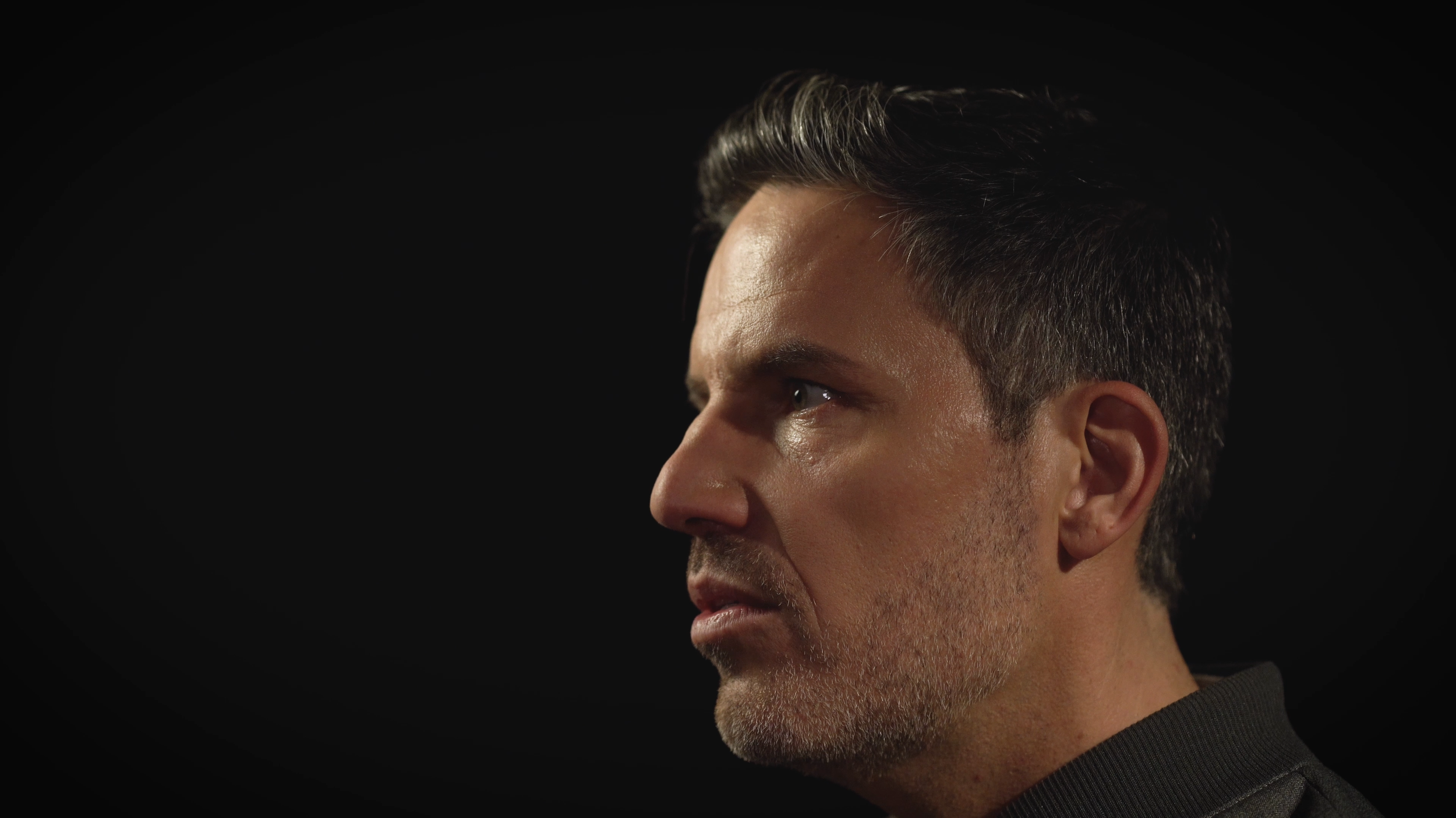 Szenenbild der ZDF-Serie "Die Zweite Welle". Produziert von Timur Bartels und easy productions. Full-Service Kampagnen-Erstellung durch easy productions Berlin: Trailer-Schnitt, Teaser-Produktion und Social Media Content Strategie für den TV-Start.