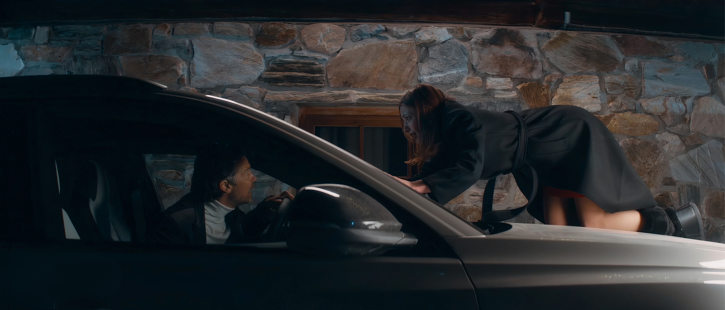 Setfoto der Amazon Prime Video Original Serie "Friedliche Weihnachten" (in Kooperation mit Amazon Music). High-End Content Produktion auf Streaming-Niveau – realisiert durch easy productions Berlin für internationale Marktführer.